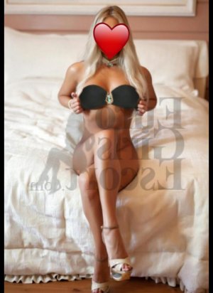 Evelyna escort girl in Madison Heights VA and thai massage